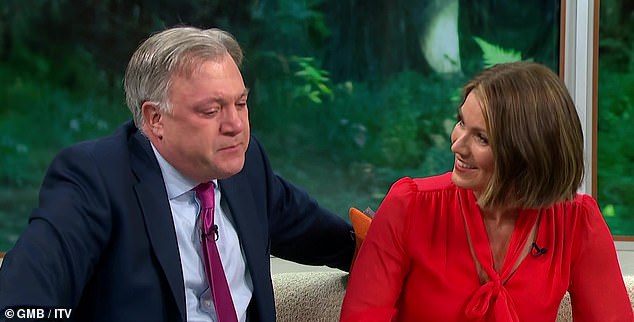 Боллс выразил благодарность певцу и актеру за то, что тот «показал ему, как» быть на публике с дефектом речи