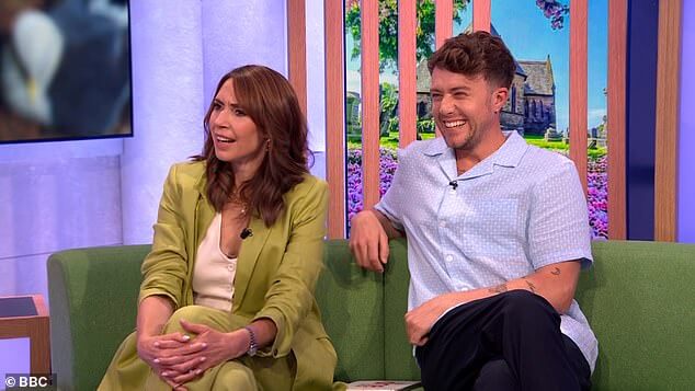 The One Show было вынуждено прекратить эфир на целую неделю из-за серьезной перестановки в расписании BBC (на фото ведущие Алекс Джонс и Роман Кемп)