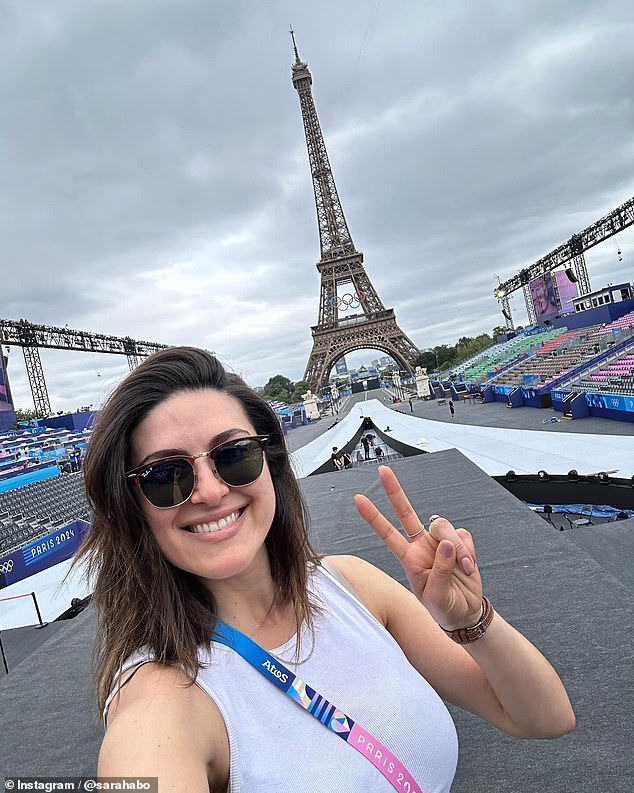 Сара Або (на фото) подняла температуру в субботу, когда она вышла в социальные сети, чтобы поделиться потрясающим селфи без макияжа, на котором она позирует возле Эйфелевой башни.