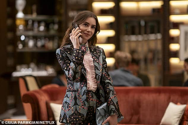 Четвертый сезон сериала «Эмили в Париже» подошел к драматическому завершению в четверг, когда наша главная героиня неожиданно переехала из своего любимого французского города в Рим.