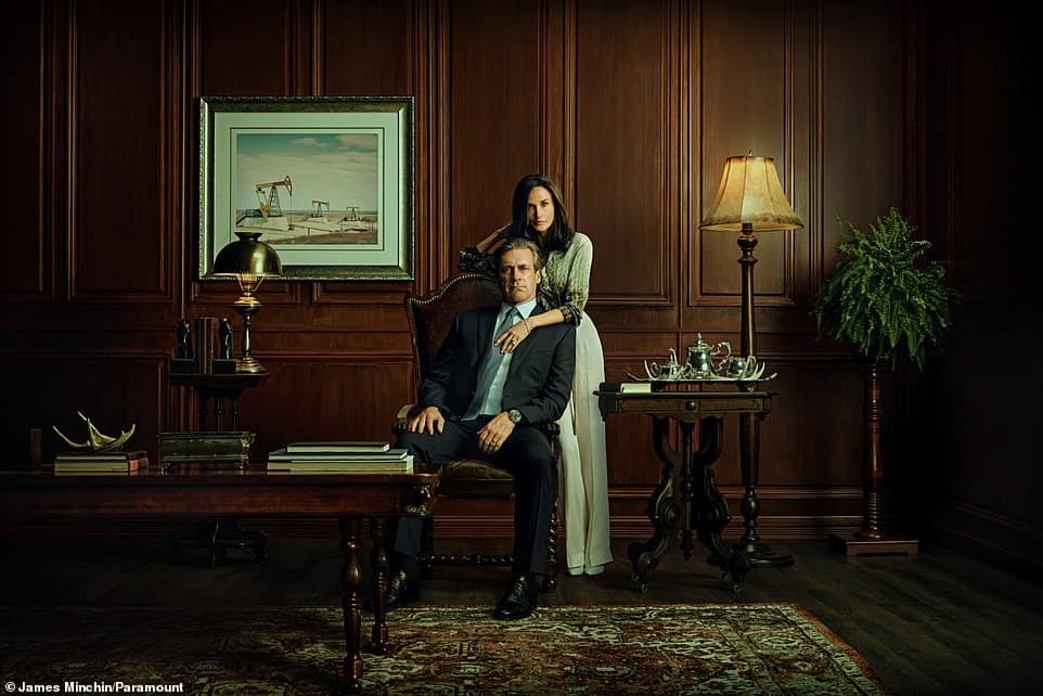 Первый трейлер нового сериала Landman вышел в четверг утром. Действие сериала происходит в Западном Техасе, его автор — Тейлор Шеридан, создательница Yellowstone и Lioness. Деми Мур выделяется в роли крутой, как гвозди, гламурной жены миллиардера стального нефтяника Джона Хэмма