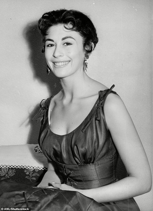 Ньюман, 21 год, 1955 год, через два года после своего дебюта на большом экране в фильме «Личное дело».