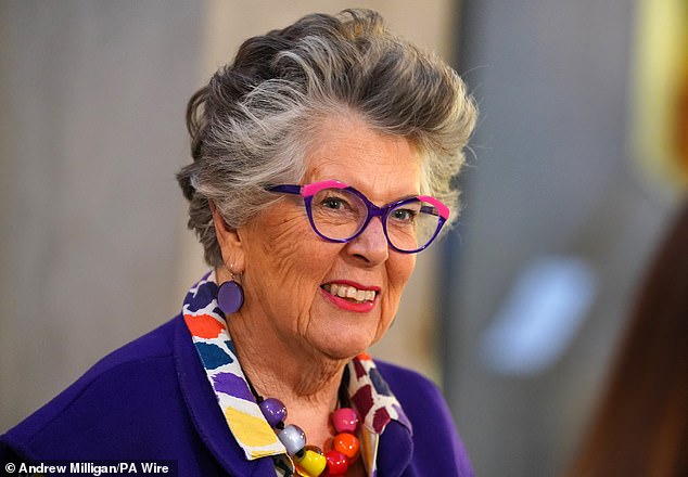 Великая британская судья Bake Off дама Прю Лейт не будет поднимать ноги в это Рождество.
