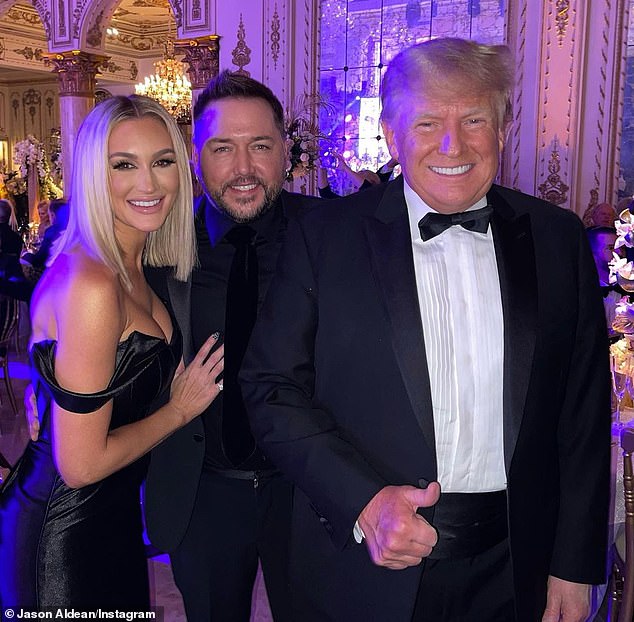 Пара является ярыми сторонниками избранного президента Дональда Трампа (на фото 2021 года).