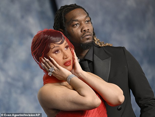 Карди делит всех троих своих детей с 32-летним рэпером Migos Offset, с которым она в настоящее время разводится; бывшие видели в 2023 году