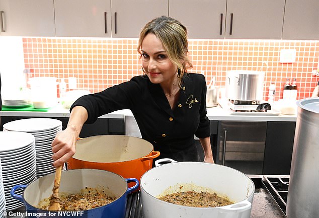 Джада (которую видели на мероприятии Food Network в Нью-Йорке еще в октябре 2021 года) объявила, что уходит из сети в начале 2023 года, а также сообщила, что в то время, когда она подписала многолетний контракт с Amazon Studios