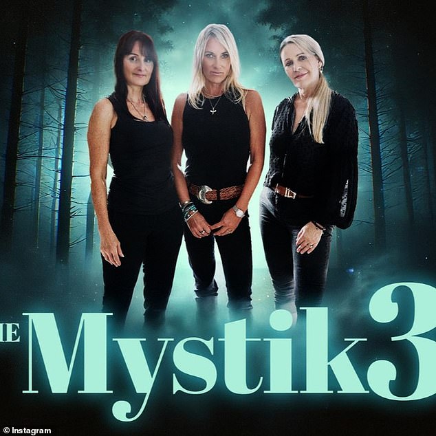 Джеки О Хендерсон наняла Mystic Mums (на фото), чтобы провести второй экзорцизм у себя дома, на этот раз над ее дочерью.