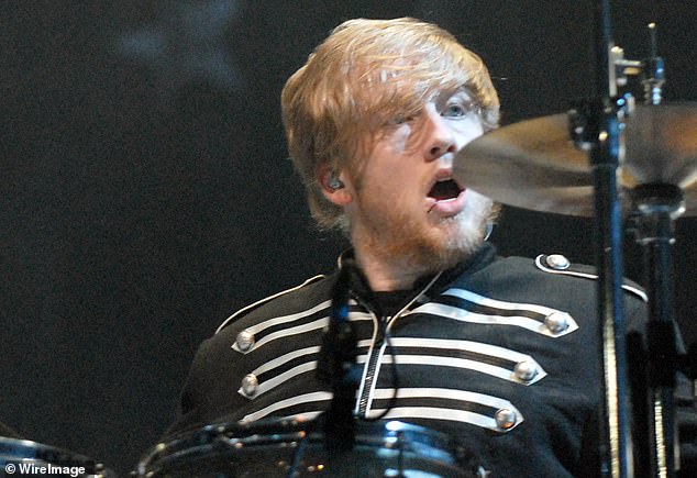 Из жизни Боба Брайара после My Chemical Romance: от борьбы с депрессией до поиска новой работы агентом по недвижимости: барабанщик найден мертвым в возрасте 44 лет