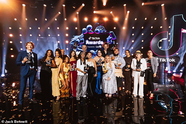 На фото все победители TikTok Awards 2024