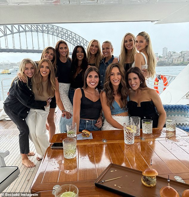Но когда AFL WAG поделилась фотографиями вечеринки в Instagram, один фанат не мог не заметить одну деталь на групповой фотографии Бек с ее подругами.