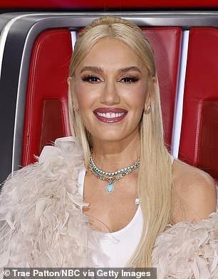 Стефани изображена на The Voice на прошлой неделе.