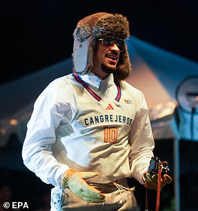 Bad Bunny был номинирован на лучший латинский альбом.