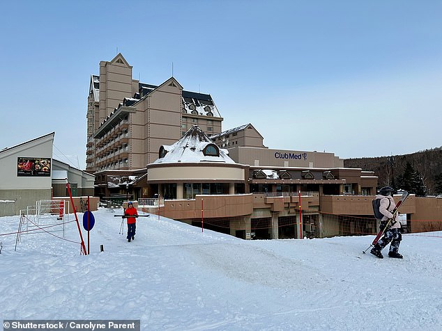 В отелях Kiroro Grand и Kiroro Peak трехдневное пребывание в своих заведениях стоит около 3000 долларов в пиковый рождественский период.