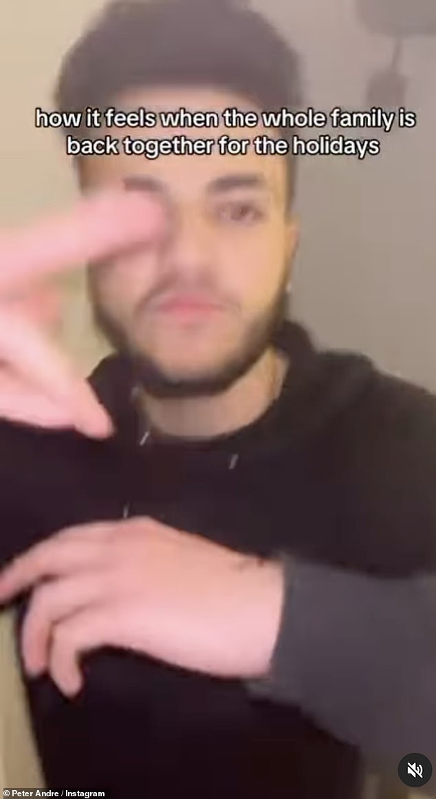 Следуя вирусной тенденции TikTok, семейная группа весело повторяла одни и те же движения (на фото Джуниора).