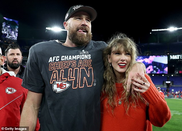 Источники пояснили, что звезда оборудовала комнату безопасности в своем особняке в Канзас-Сити стоимостью 6 миллионов долларов, где он проводит много времени со своей девушкой.