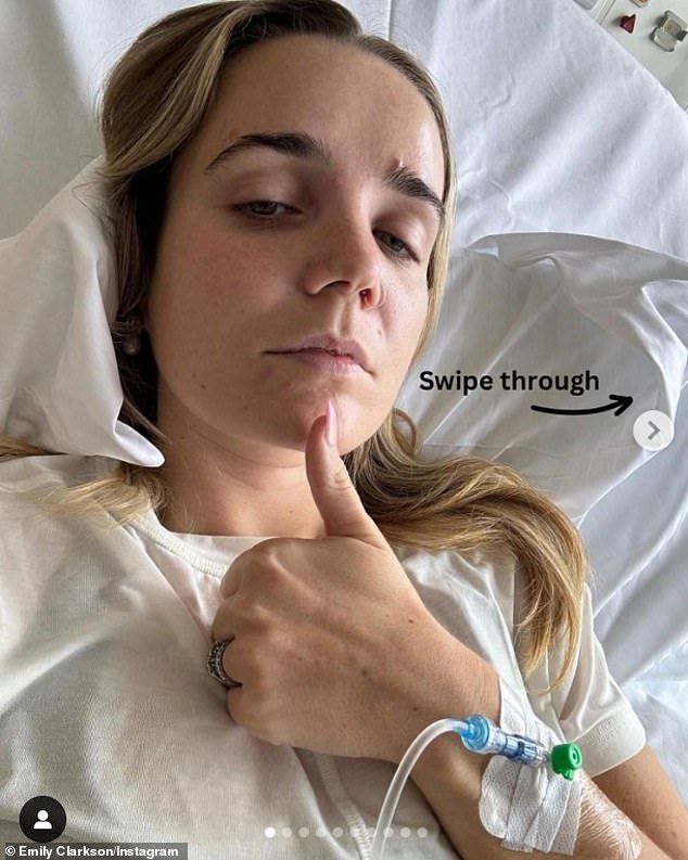 Ведущая подкаста поделилась в эмоциональном посте в Instagram, что ее несколько раз госпитализировали.