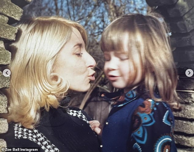 53-летняя радиоведущая зашла в свой аккаунт в Instagram, чтобы поделиться семейными фотографиями и рассказала своим подписчикам, что это был тяжелый, но «идеальный» день.