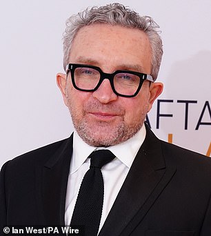 56-летний актер Эдди Марсан (на фото), который играет отца Эми Уайнхаус Митча в биографическом фильме «Назад к черному», сказал, что он «шокирован, рад и для него большая честь» стать Орденом Британской империи.
