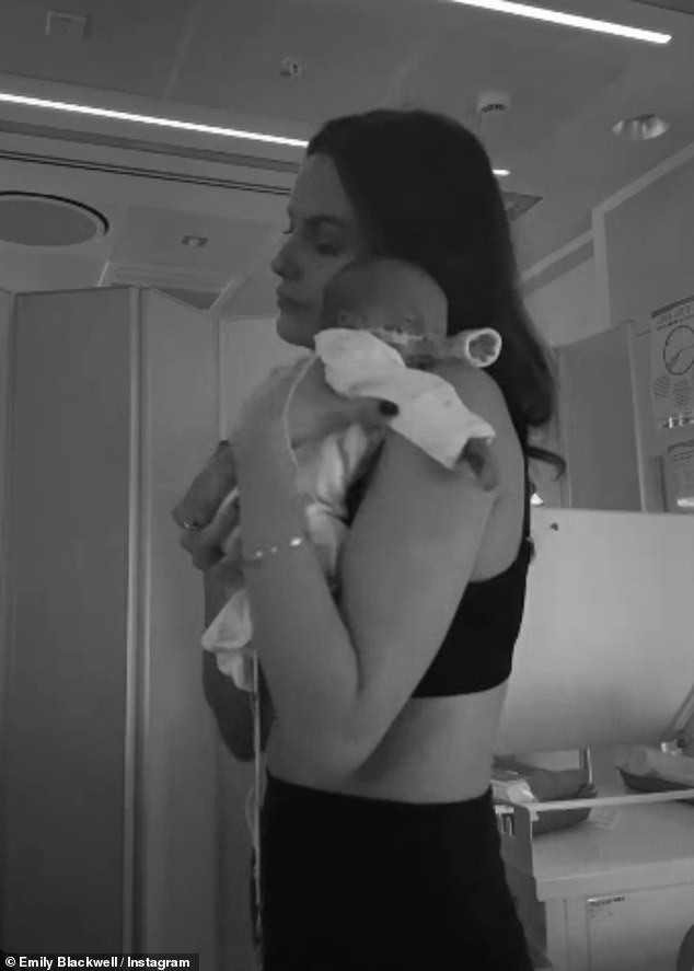Эмили Блэквелл рассказала, что она и жених Джордан Олдершоу родили своего первого ребенка, дочку преждевременно, почти два месяца назад.