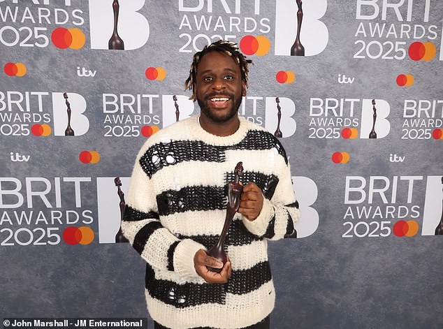 BRIT Awards объявила, что Майлз Смит заберет домой престижную премию «Восходящая звезда» в этом году в четверг вечером.
