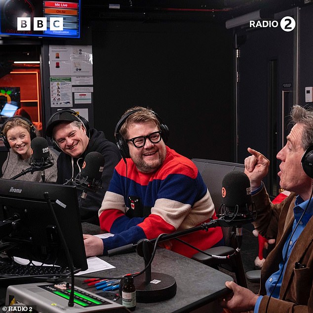 Поклонники Гэвина и Стейси назвали приход актеров на BBC Radio 2 «знаковым», заявив, что им хотелось бы, чтобы звезды выступали в шоу «каждый день». [Joanna Page, Mathew Horne and James Corden pictured]