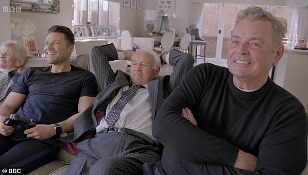 Марк-младший на фото со своим дедушкой Эдди и отцом Марком-старшим в сериале «Кто ты себя думаешь?»
