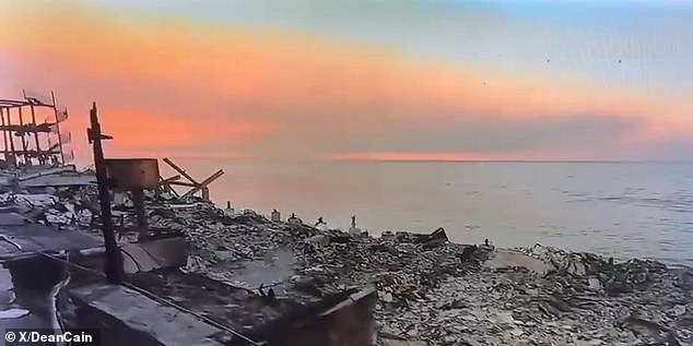 Во вторник актер Лоис и Кларк поделился душераздирающим видео, демонстрирующим оставшиеся обломки дома его детства, в своем аккаунте X во вторник.