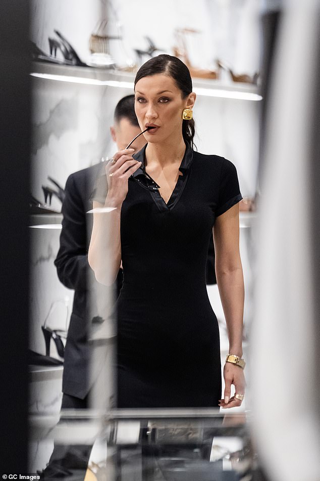 Позже она наслаждалась розничной терапией