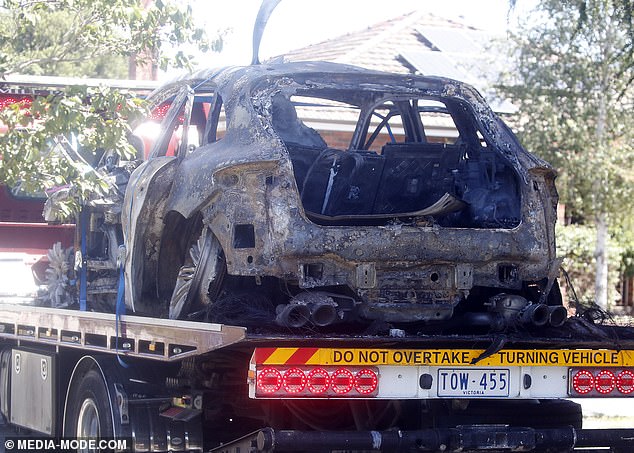 Сгоревший Porsche виден всего в километре от того места, где Абдулрахим встретил свой конец во вторник