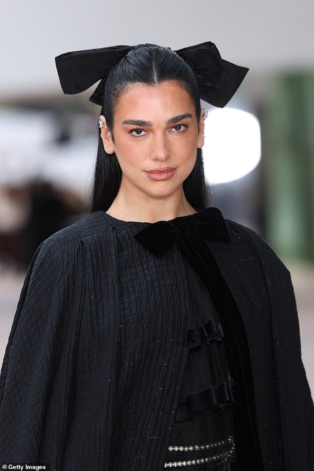 29-летний Hitmaker New Rules был среди тех, кто присутствовал на звездном шоу Chanel Spring-Summer 2025