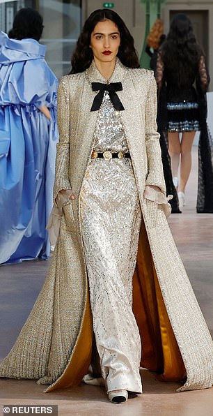 Модели демонстрировали коллекцию Haute Couture Chanel 2025.
