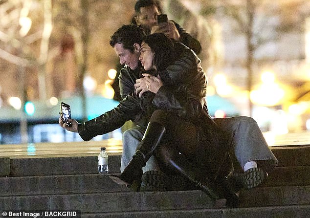 Поп -звезда сидела в первом ряду на шоу Chanel во вторник, в то время как Тернер был замечен на ряде мероприятий, включая витрину Louis Vuitton