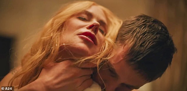 В фильме «Девочка» Николь играет замужнюю начальницу компании Роми, которая влюбляется в своего молодого стажера Сэмюэля, которого играет 28-летний Харрис Дикинсон, и у них завязывается бурный роман.