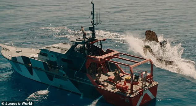 Гарет Эдвардс выступает в качестве режиссера и работает по сценарию Дэвида Кёппа, который был соавтором двух первых оригинальных фильмов 