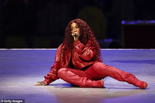 SZA, которая недолго встречалась с Дрейком, участвовала в двух песнях с Кендриком, но в них не было подколов в адрес Дрейка