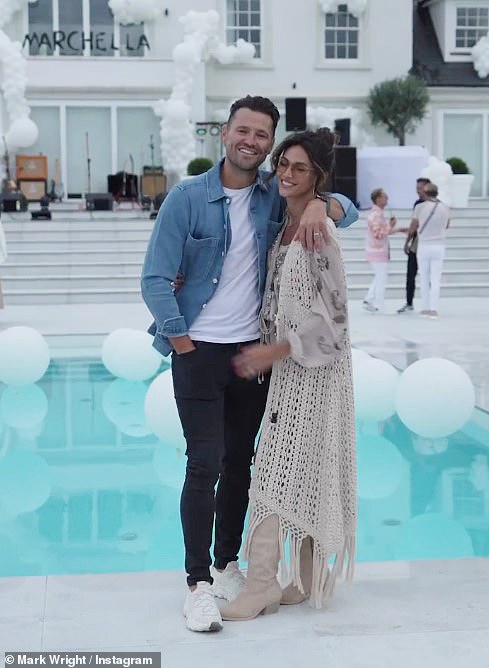 38-летняя бывшая звезда TOWIE и 37-летняя актриса Мишель, как сообщается, заперлись в спальне, когда 