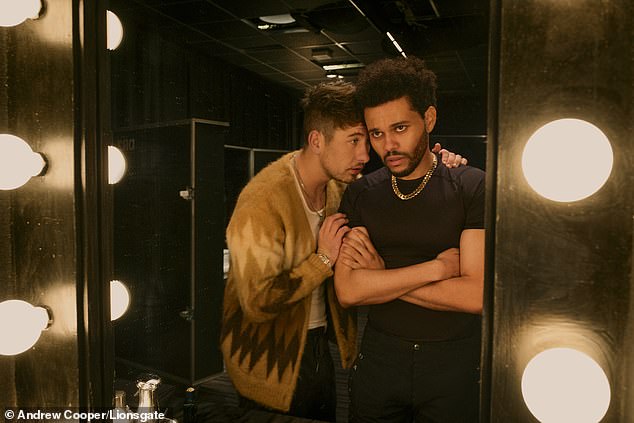 После того как его предыдущий телесериал был оценен критиками, 34-летний The Weeknd решил попробовать себя в качестве актера и поделился первыми кадрами из своего предстоящего дебюта в кино - фильма