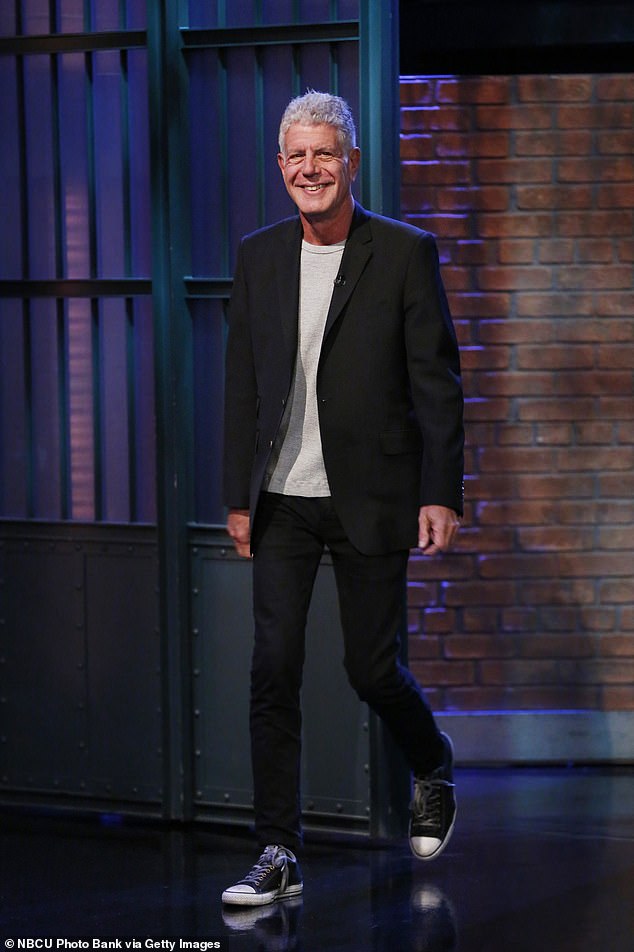 Шеф-повар и телеведущий был запечатлен на шоу Late Night with Seth Meyers в 2017 году