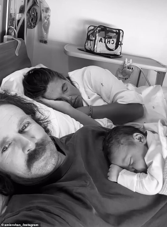 Бывшая жена Гэри Эми родила мальчика Арчибальда Александра Тодда в апреле прошлого года вместе с партнером Джейсоном Тоддом. Все на фото