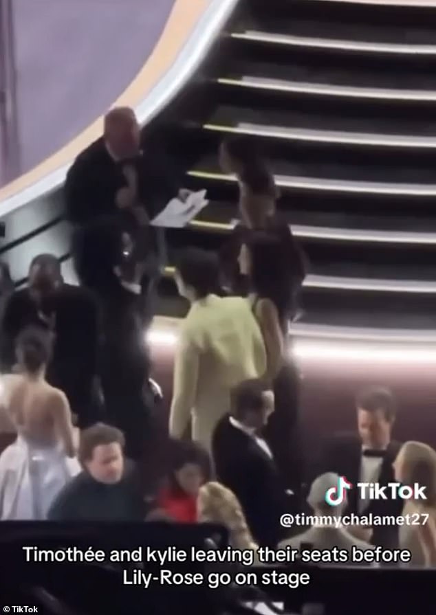 Видео было опубликовано на фанатском аккаунте в TikTok и распространено орлиными зрителями, которые задались вопросом, куда они пропали.