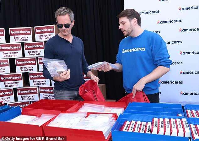 Нил Патрик Харрис принял участие в программе Giving Suite от Americares в бренд-баре GBK, чтобы помочь жертвам пожаров в Лос-Анджелесе