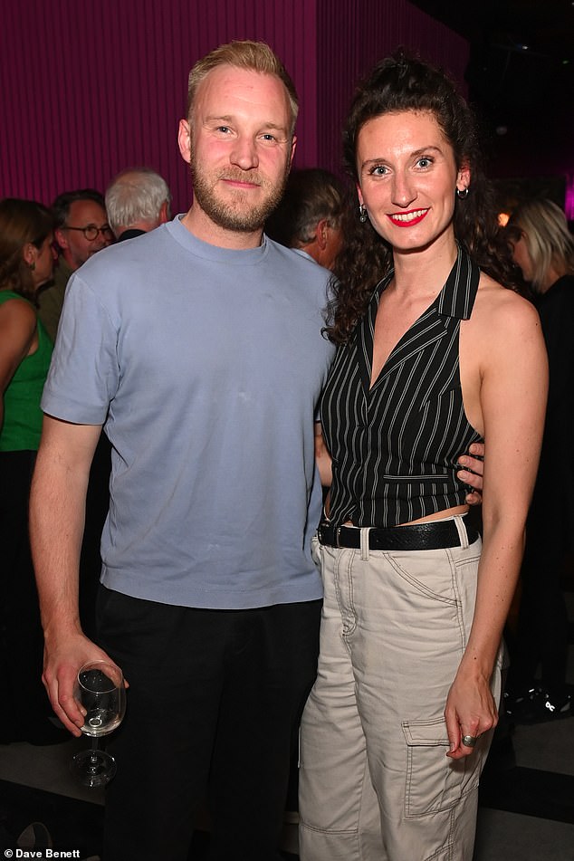 В интервью Tatler она не упомянула о своем бойфренде Сэме Филлипсе, с которым познакомилась на съемках последней серии 