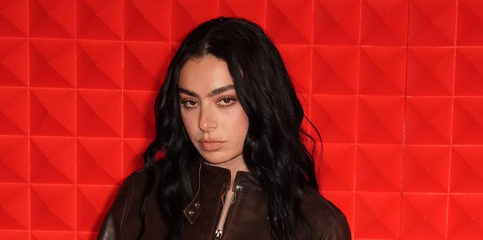 BRIT Awards 2025 LIVE: последние новости с красной дорожки и O2 Arena: Charli XCX и Dua Lipa лидируют в номинациях в этот знаменательный для артисток вечер