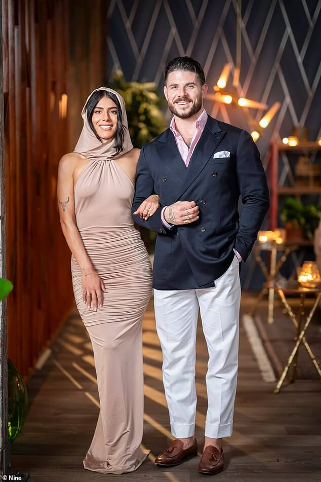 Поклонники шоу Married At First Sight в ярости после того, как жених Пол Антуан бросил свою жену Карину Мирабиле