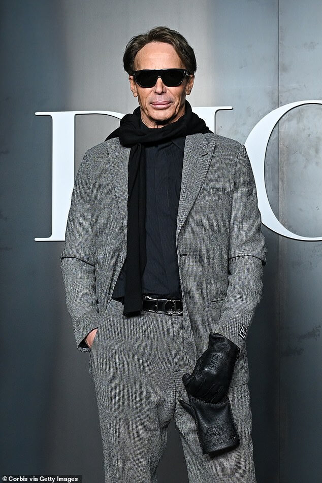 Жених Джослин Вильденштейн (Jocelyn Wildenstein) Ллойд Кляйн (Lloyd Klein) рассказал о своем глубоком горе, вспоминая тот душераздирающий момент, когда он обнаружил наследницу мертвой в постели рядом с собой.