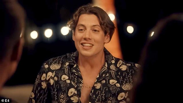 Сэм, который присоединился к шоу Made In Chelsea в прошлом году, говорит, что ему нравилось веселиться и выпивать вместе со своими коллегами, но после недавнего испытания его взгляды на жизнь изменились