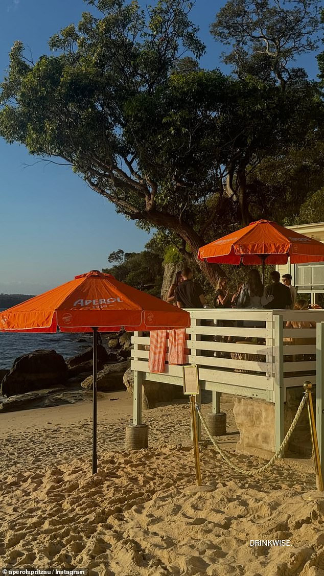 В субботу Костин посетила мероприятие для влиятельных лиц, посвященное Aperol Spritz и рекламирующее аперитивы 