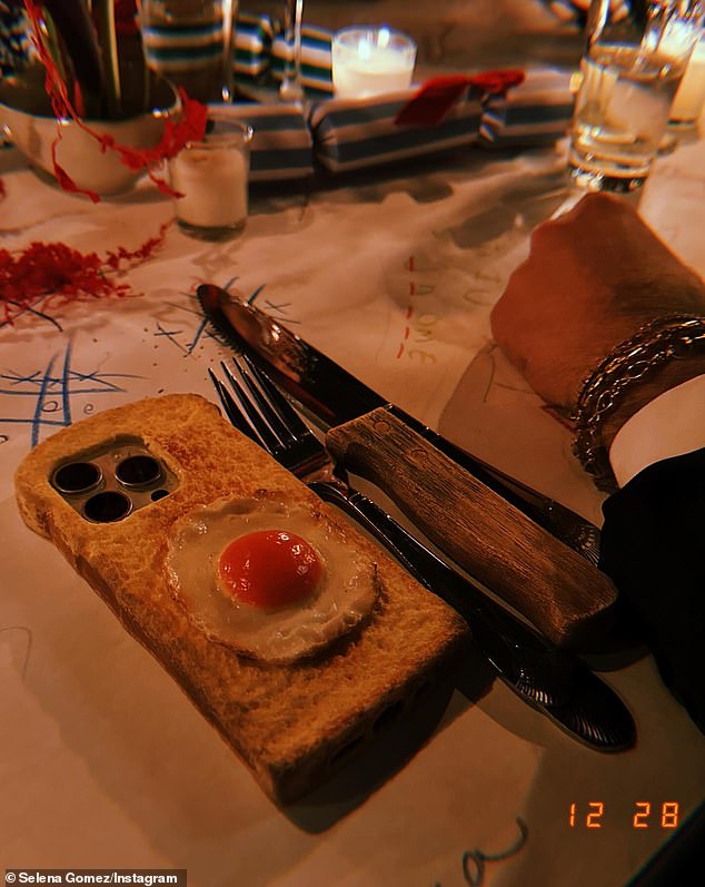 Другие пользователи рассказывают о своем причудливом чувстве юмора, включая чехол для iPhone, сделанный в виде завтрака 