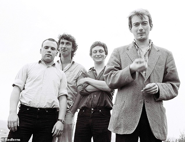 Gang Of Four (слева направо) Хьюго Бернхэм, Джон Кинг, Дэйв Аллен, Энди Гилл (на фото 1979)